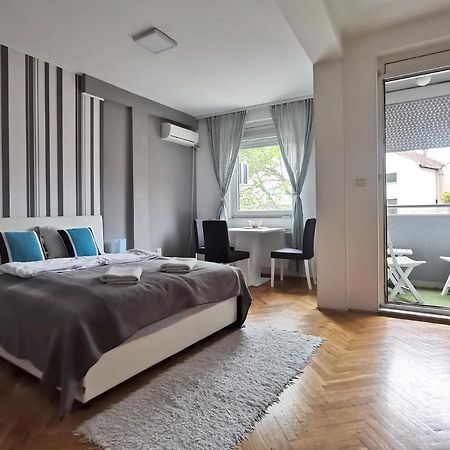 Center Apartment Iva Novi Sad Buitenkant foto