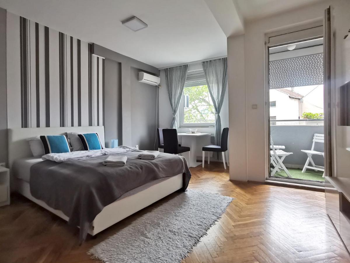 Center Apartment Iva Novi Sad Buitenkant foto